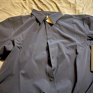 Lu lemon Men’s Button Up brand new